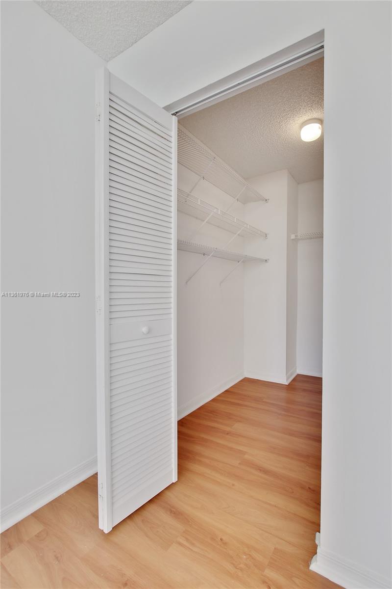 Yacht Club Brickell - Residential Lease