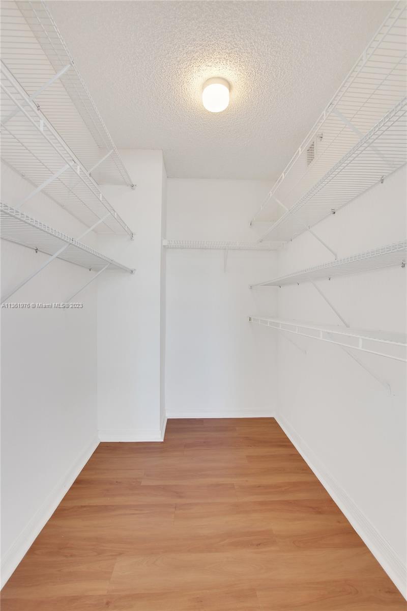 Yacht Club Brickell - Residential Lease