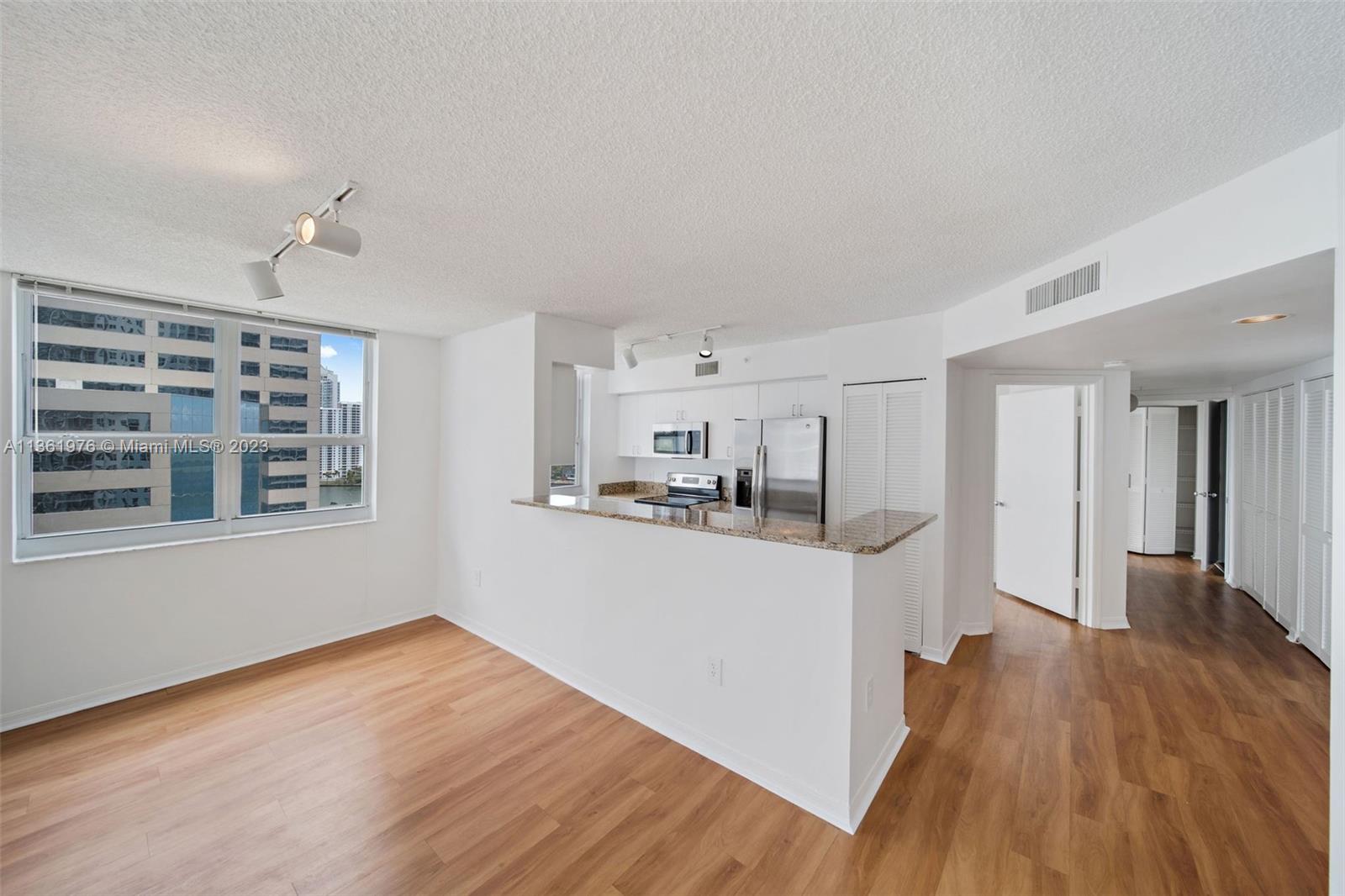 Yacht Club Brickell - Residential Lease