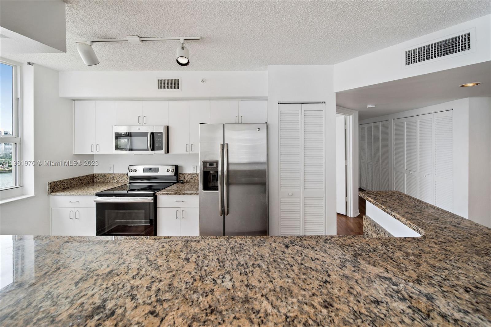 Yacht Club Brickell - Residential Lease