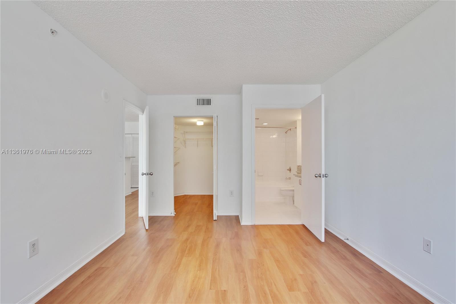 Yacht Club Brickell - Residential Lease