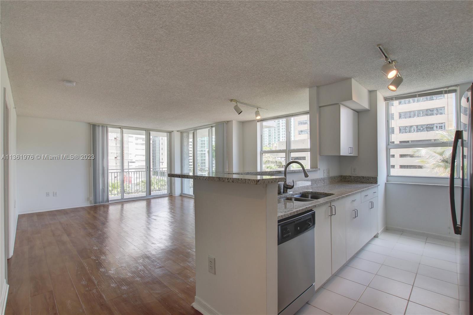 Yacht Club Brickell - Residential Lease