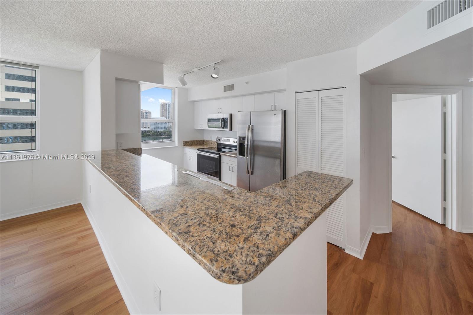 Yacht Club Brickell - Residential Lease