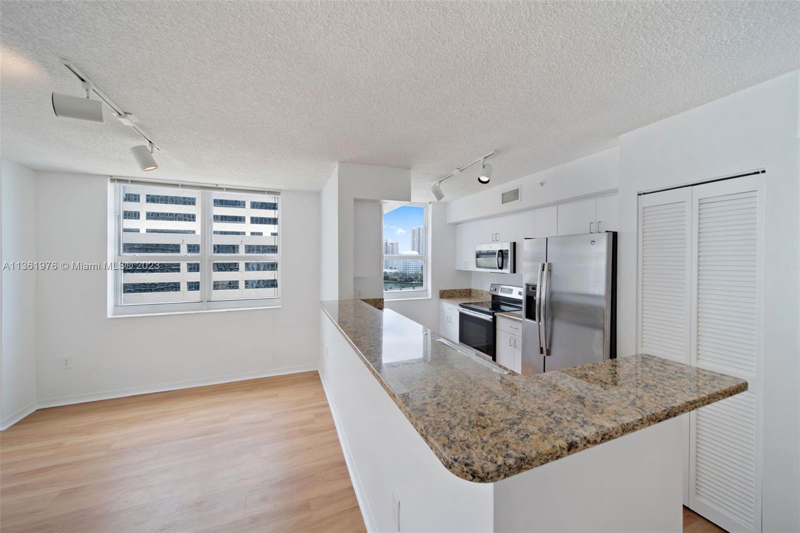 Yacht Club Brickell - Residential Lease