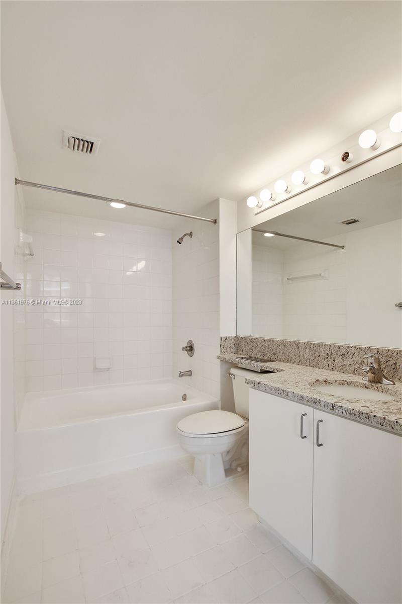 Yacht Club Brickell - Residential Lease