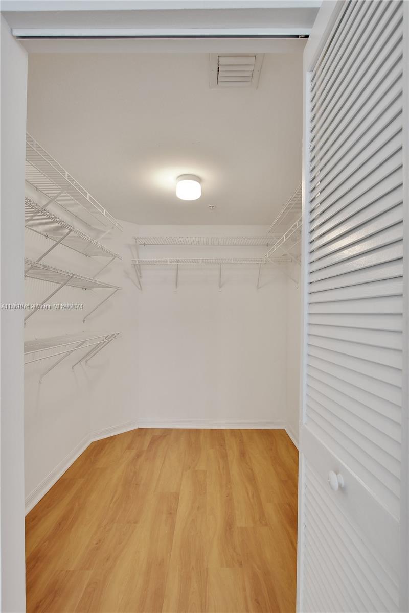 Yacht Club Brickell - Residential Lease