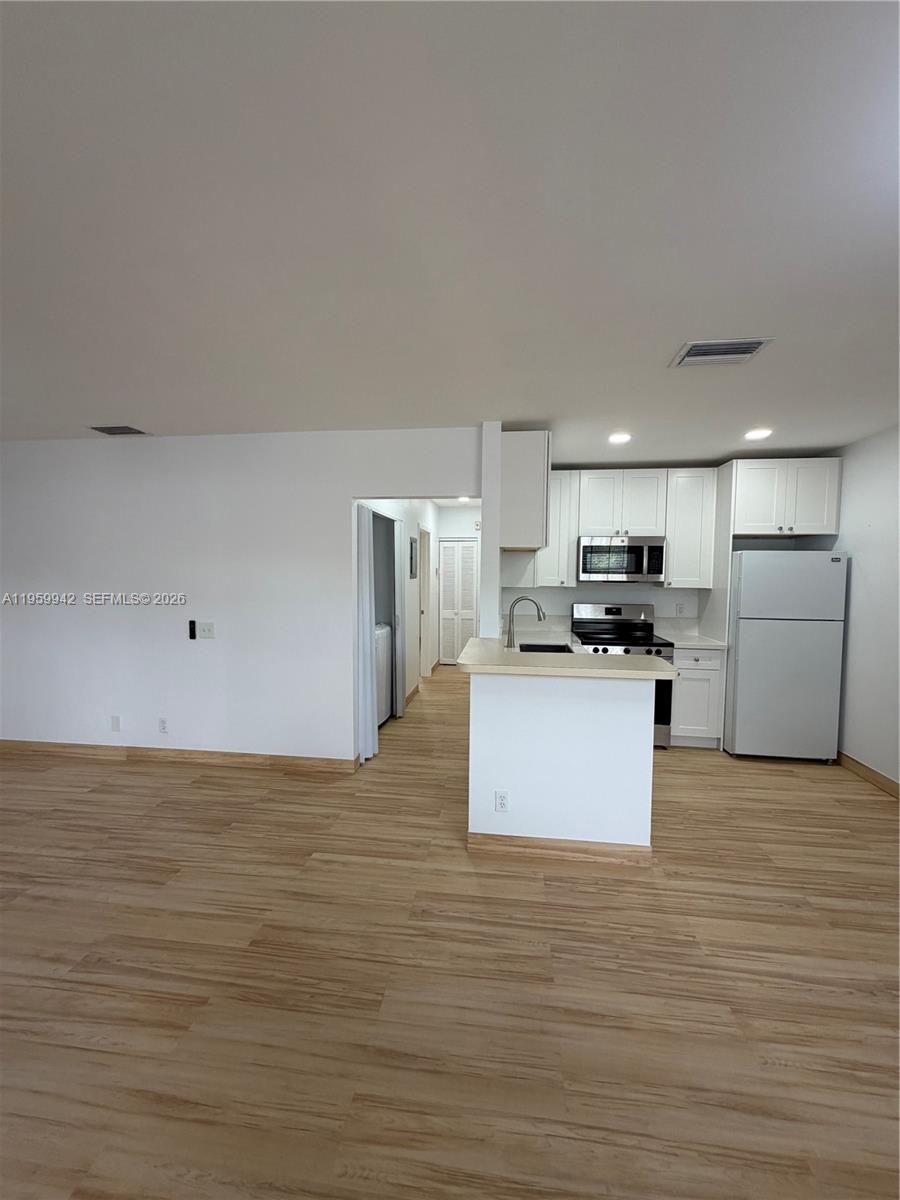 COUNTRY PARK CONDO - Residential Lease