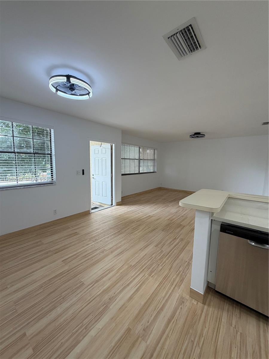 COUNTRY PARK CONDO - Residential Lease