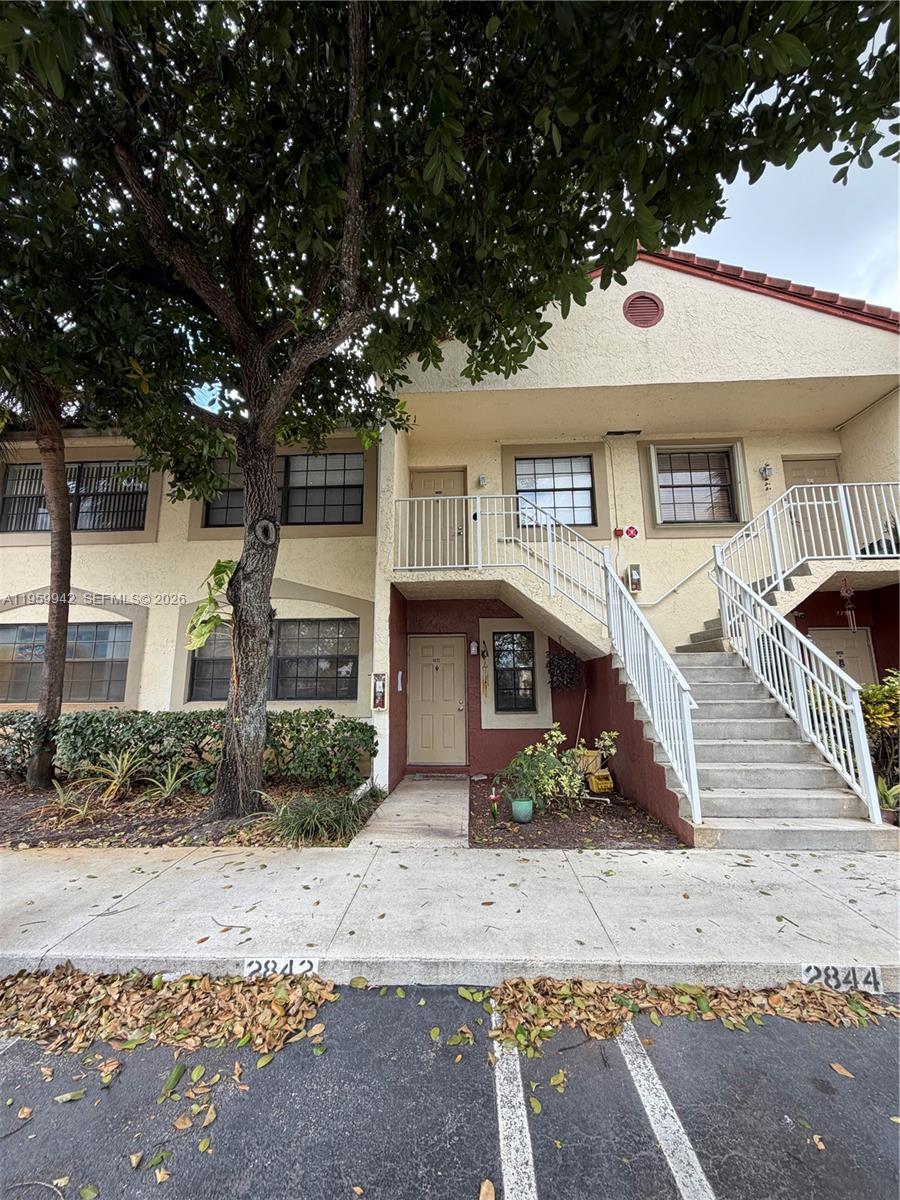 This home  2 Beds and 2 Ful Bath features beautiful laminate wood flooring throughout