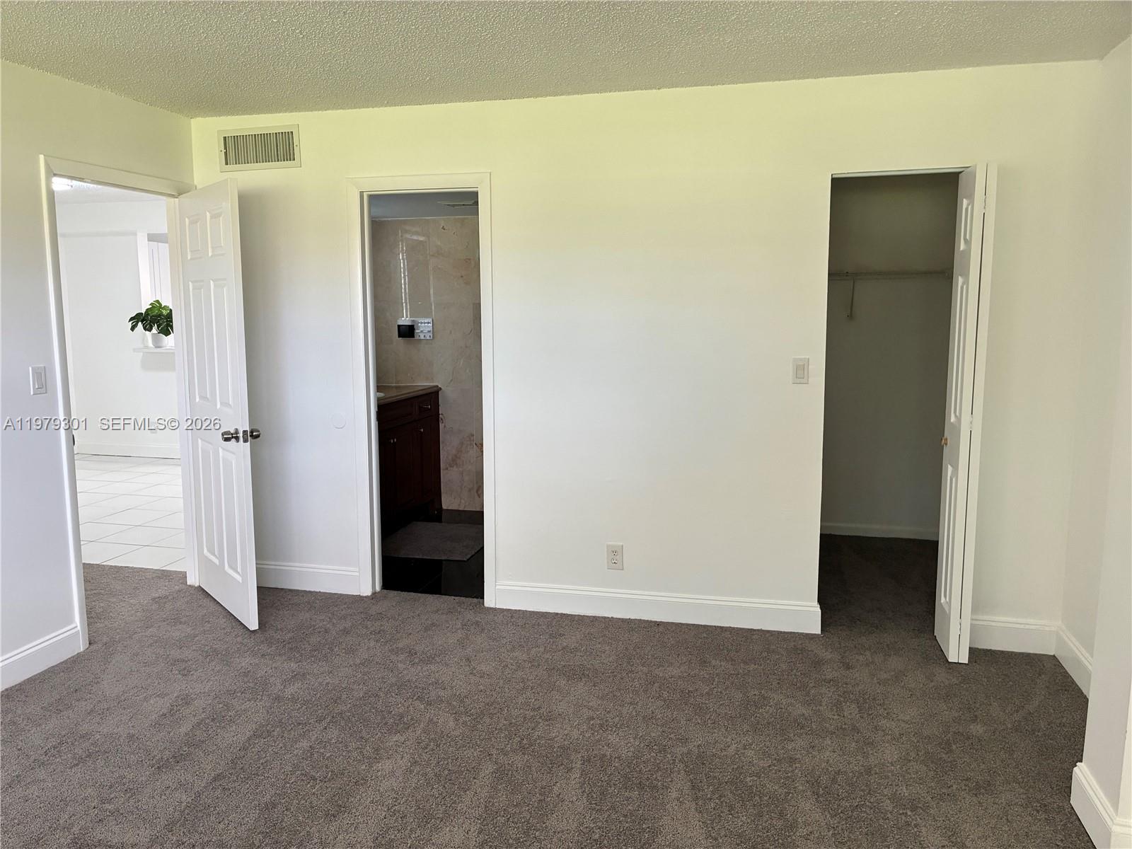 APPLEGREEN CONDO APTS 1 - Residential