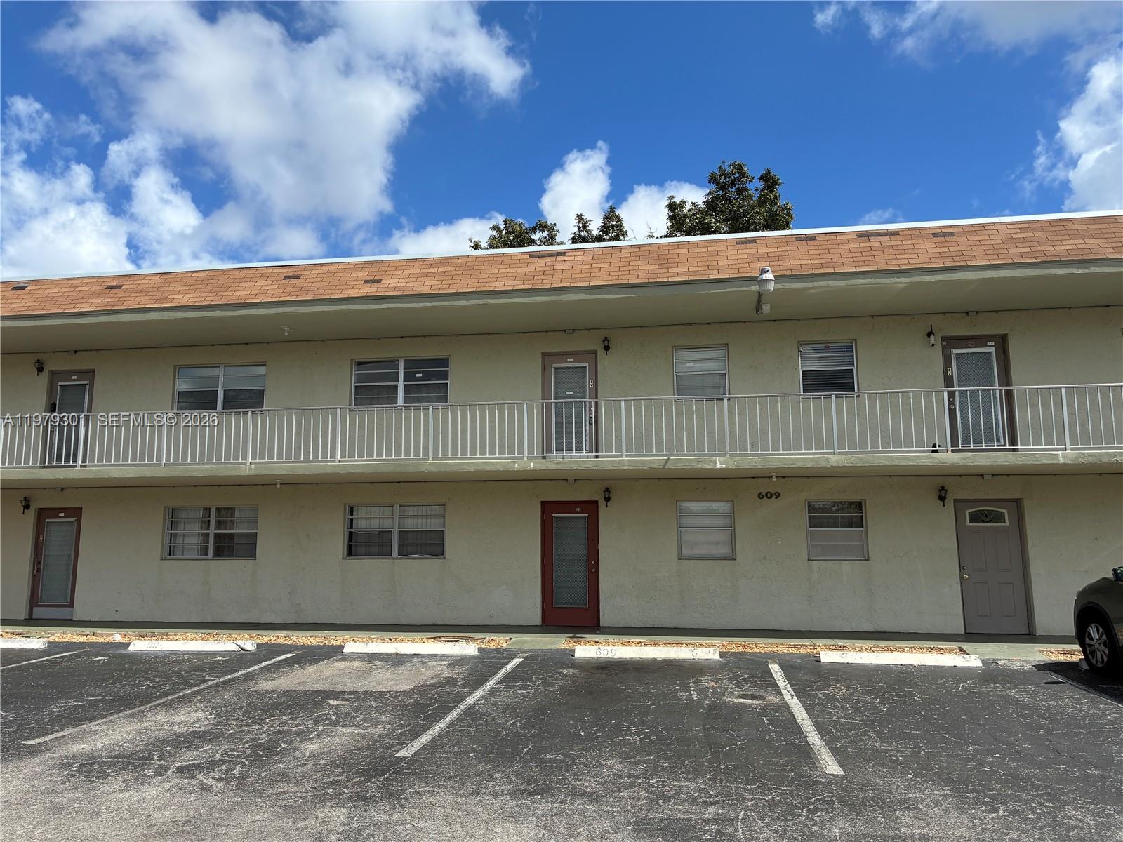 APPLEGREEN CONDO APTS 1 - Residential