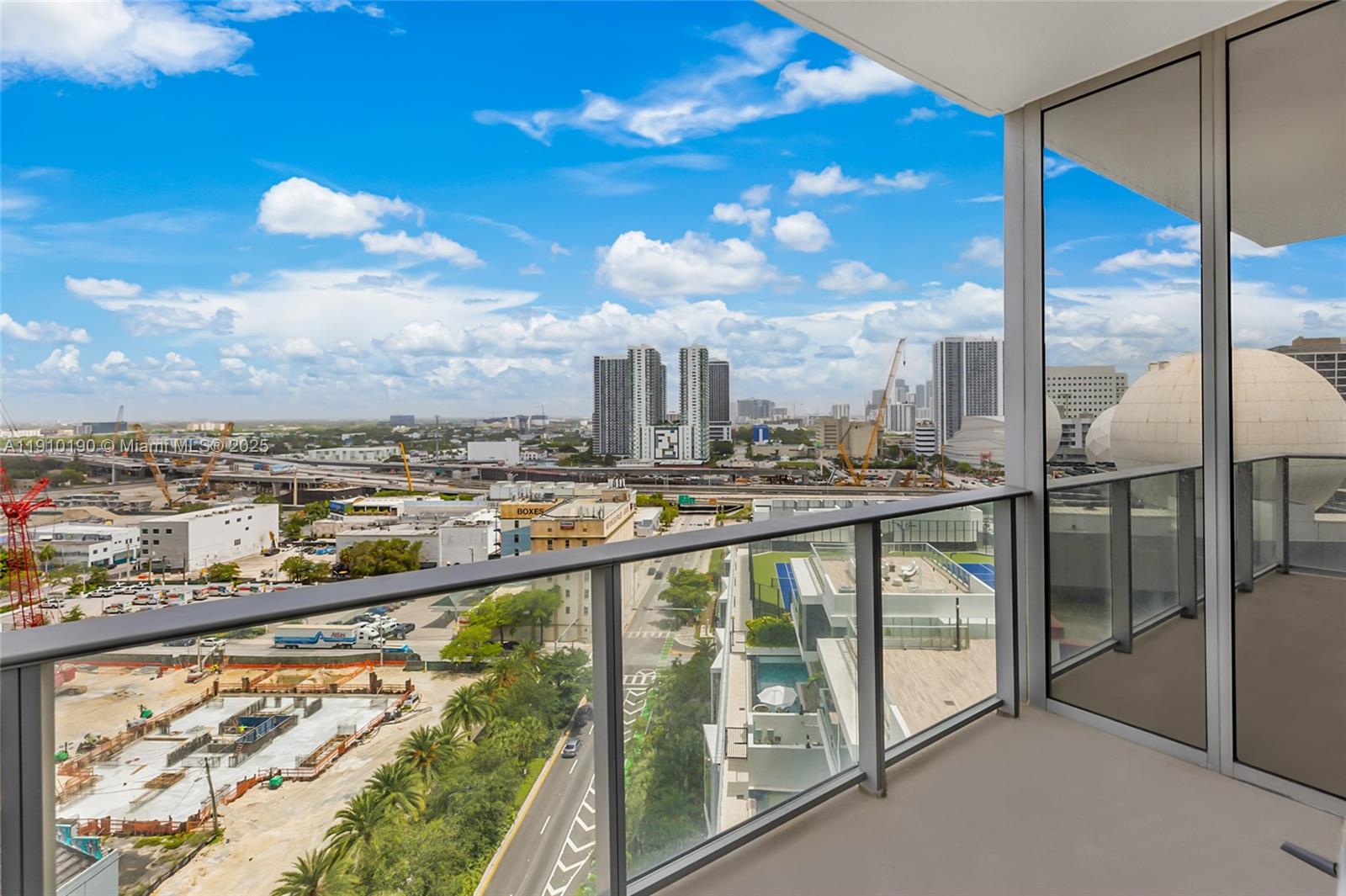 PARAMOUNT MIAMI WORLDCENT - Residential