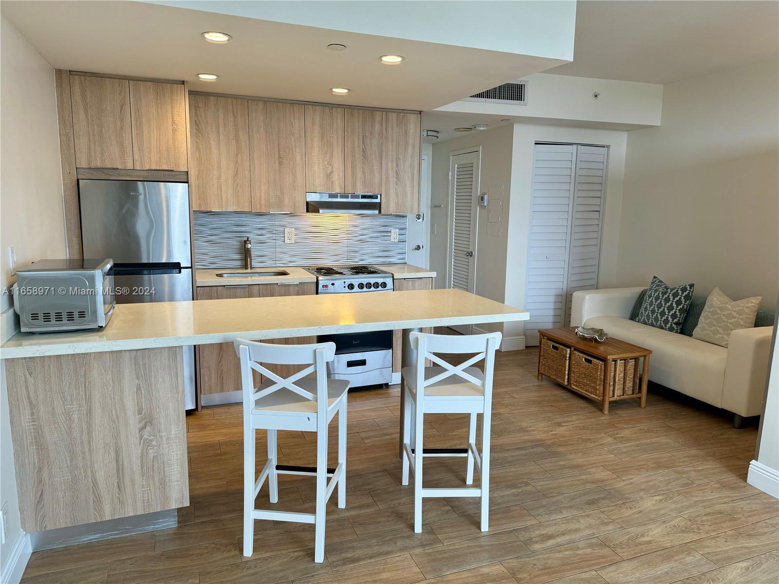 HOME TOWER CONDO - Residential