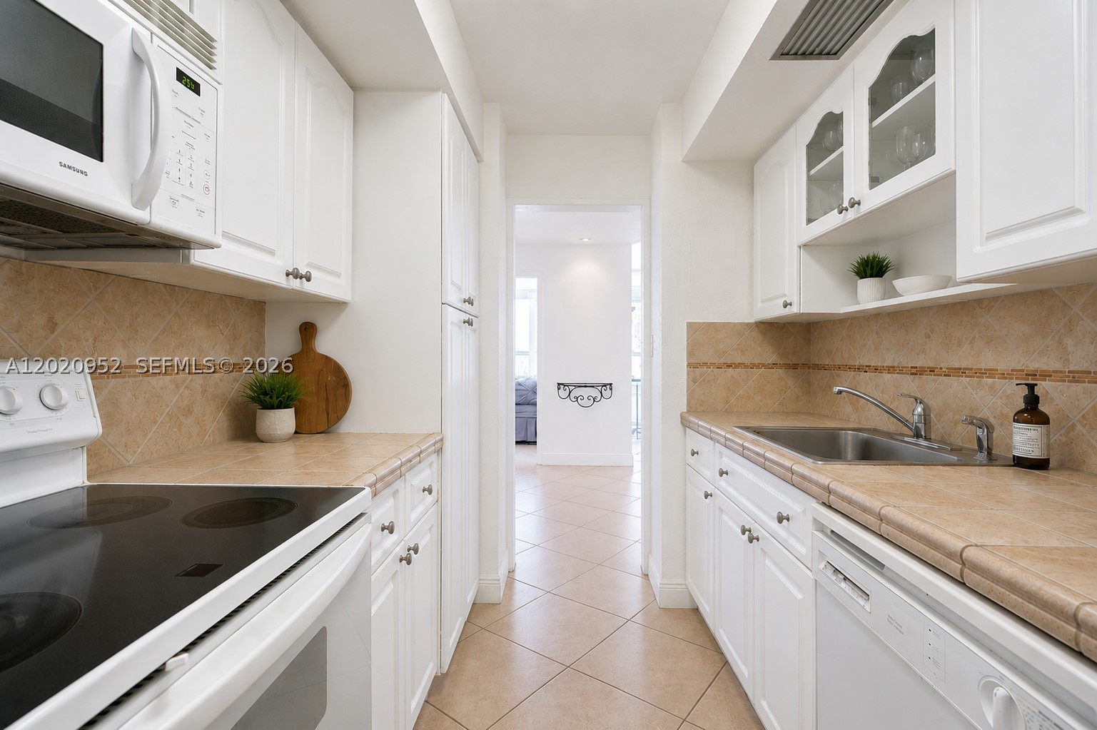THE EXECUTIVE CONDO - Residential