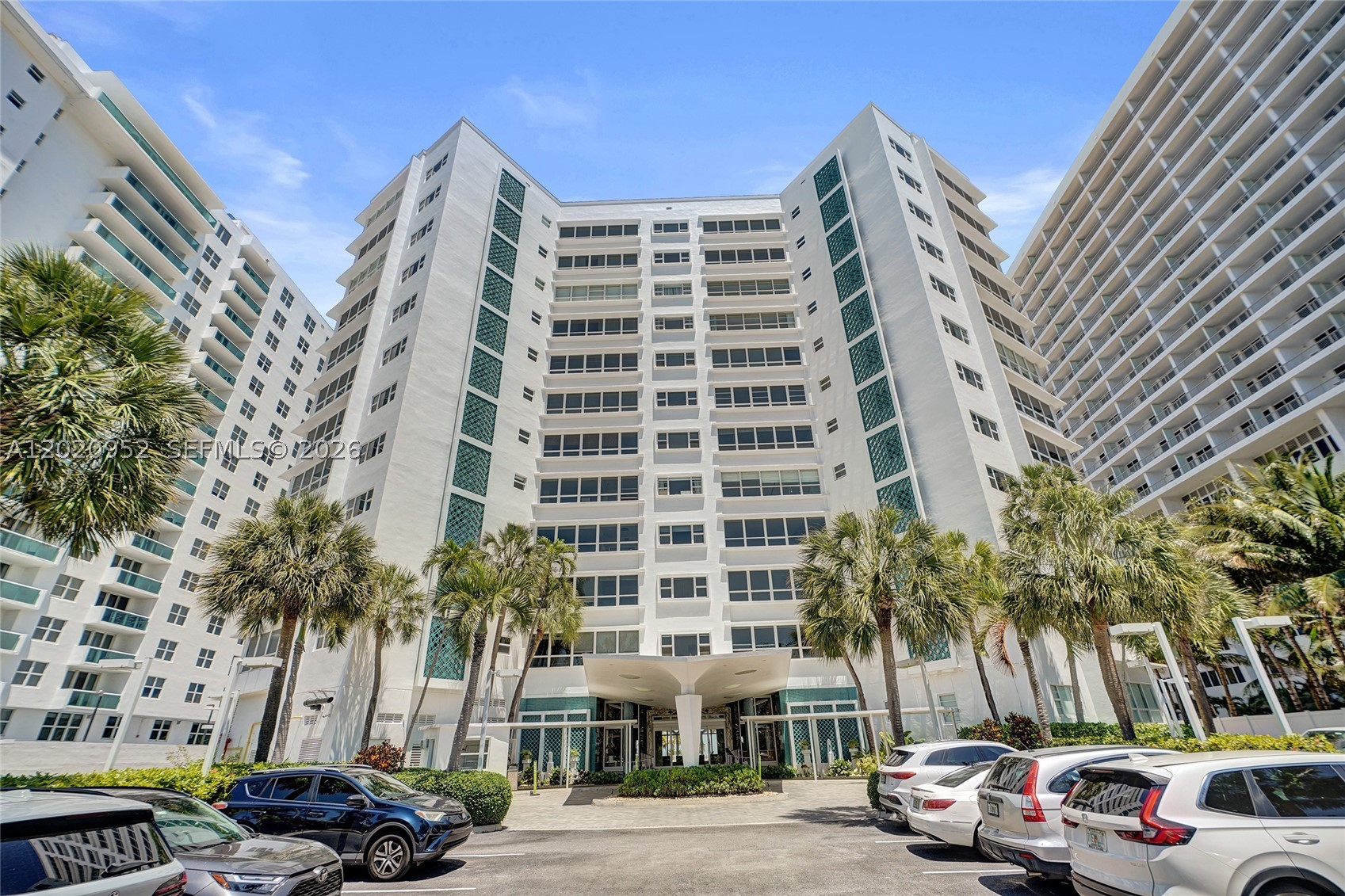 THE EXECUTIVE CONDO - Residential