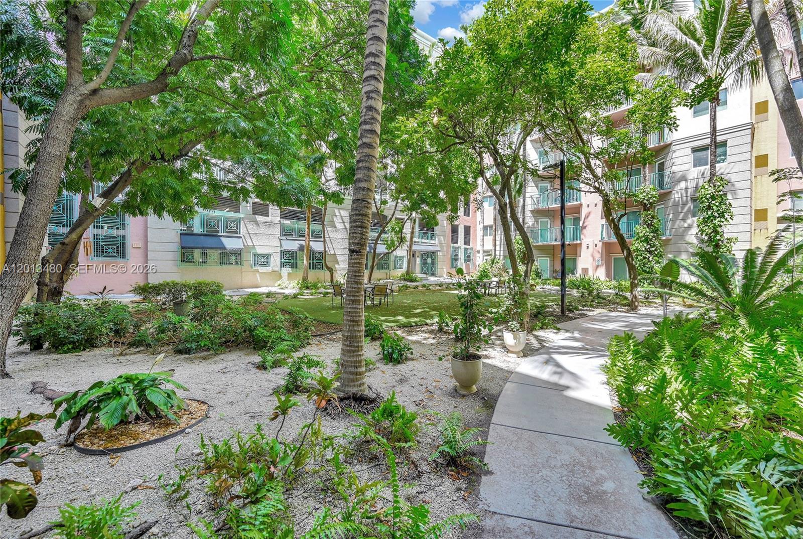 VALENCIA CONDO - Residential