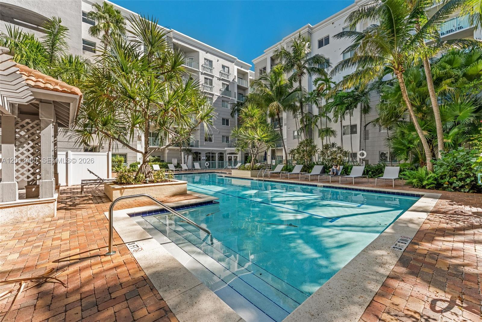 VALENCIA CONDO - Residential