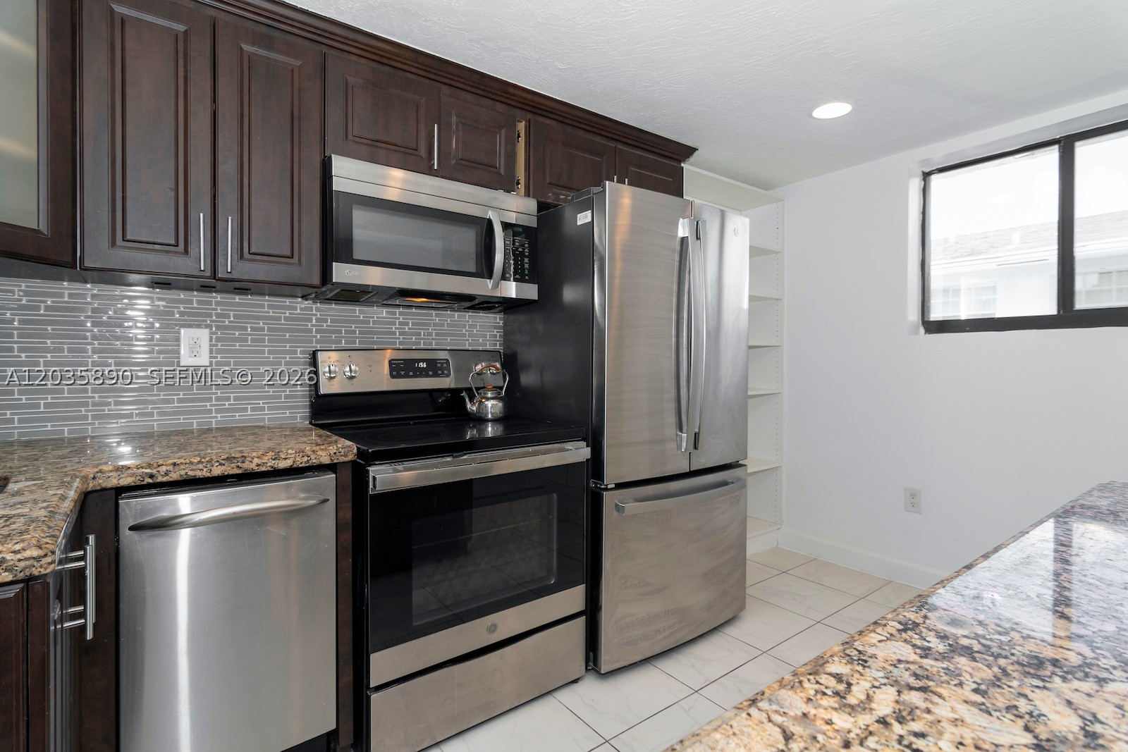 CORAL VILLAS REV - Residential Lease