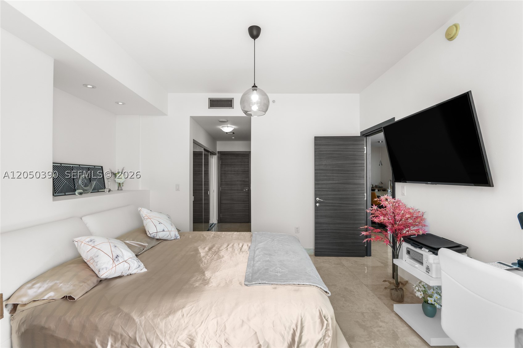 900 BISCAYNE BAY CONDO - Residential Lease