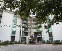 RIVER REACH CONDOMINIUM V - Residential