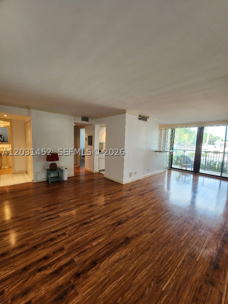 RIVER REACH CONDOMINIUM V - Residential