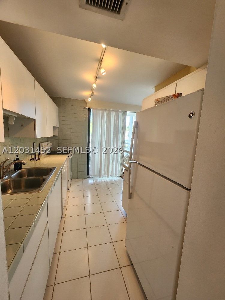 RIVER REACH CONDOMINIUM V - Residential