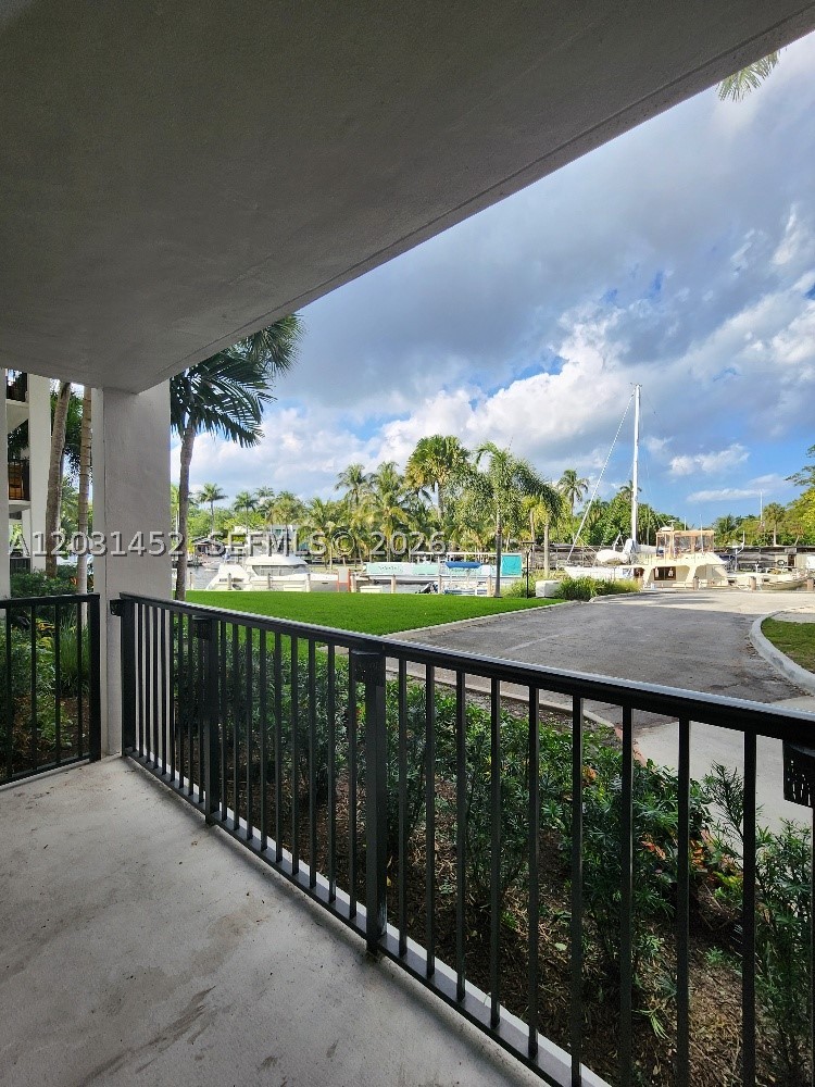 RIVER REACH CONDOMINIUM V - Residential