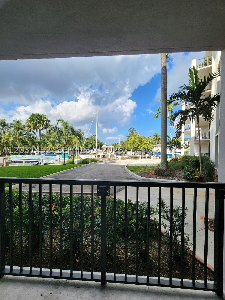 RIVER REACH CONDOMINIUM V - Residential