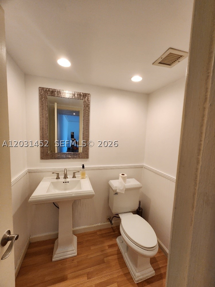 RIVER REACH CONDOMINIUM V - Residential