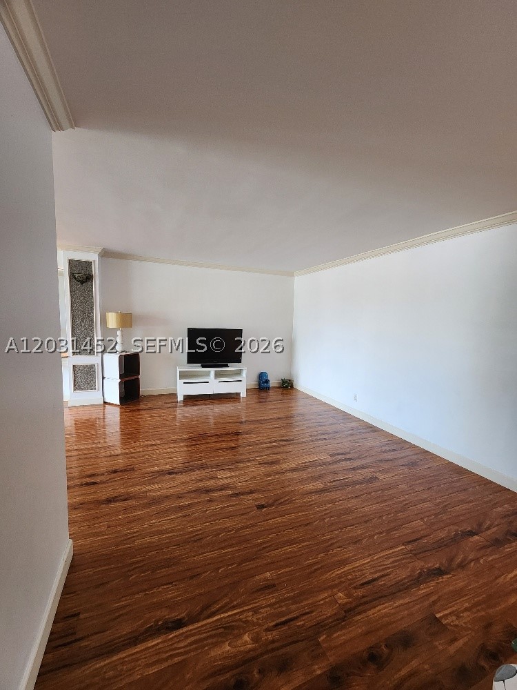 RIVER REACH CONDOMINIUM V - Residential