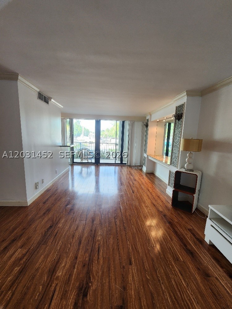RIVER REACH CONDOMINIUM V - Residential