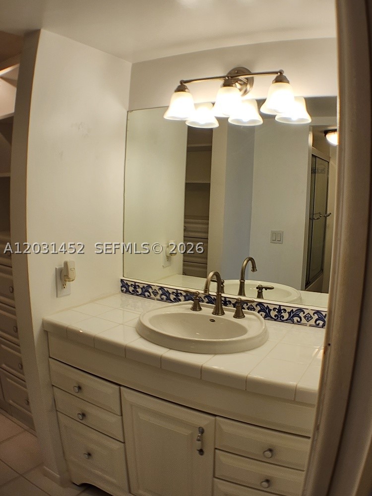 RIVER REACH CONDOMINIUM V - Residential