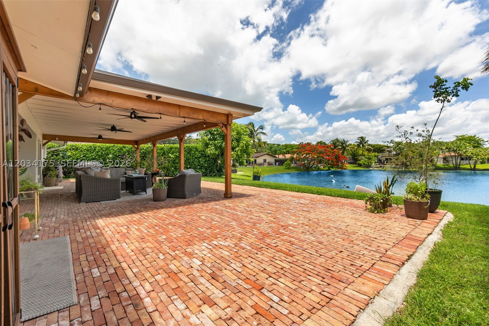 MIAMI LAKES-LAKE GLENN EL - Residential
