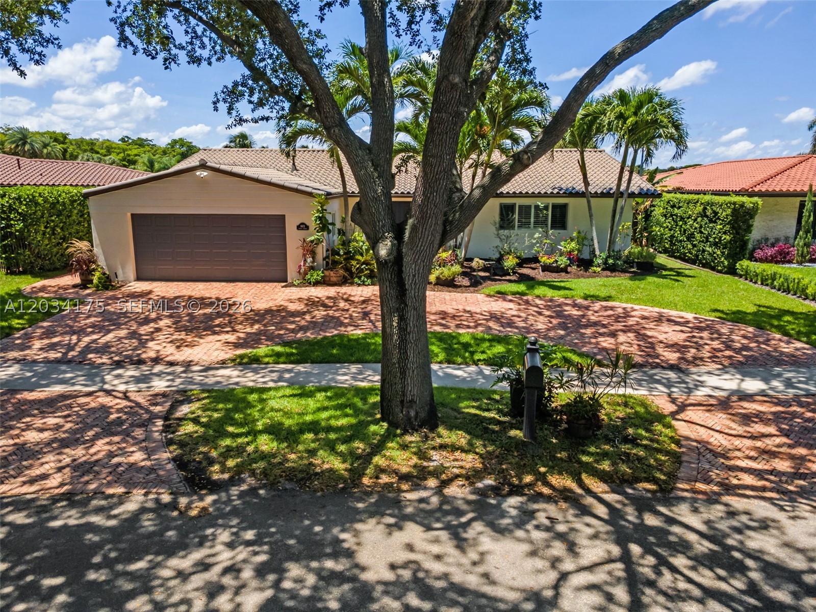 MIAMI LAKES-LAKE GLENN EL - Residential