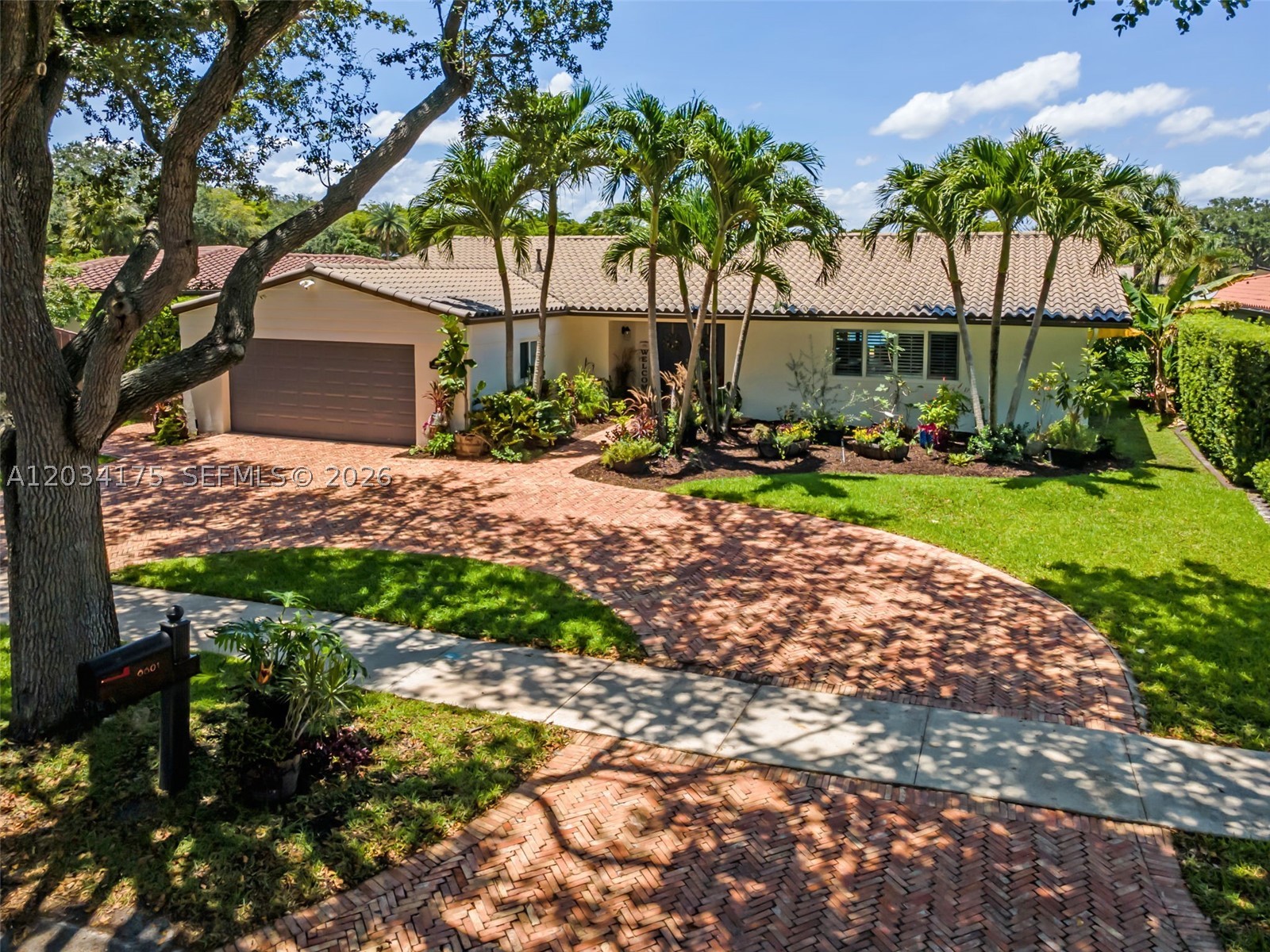 MIAMI LAKES-LAKE GLENN EL - Residential