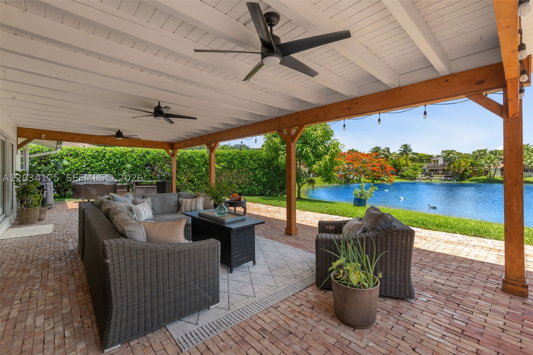 MIAMI LAKES-LAKE GLENN EL - Residential