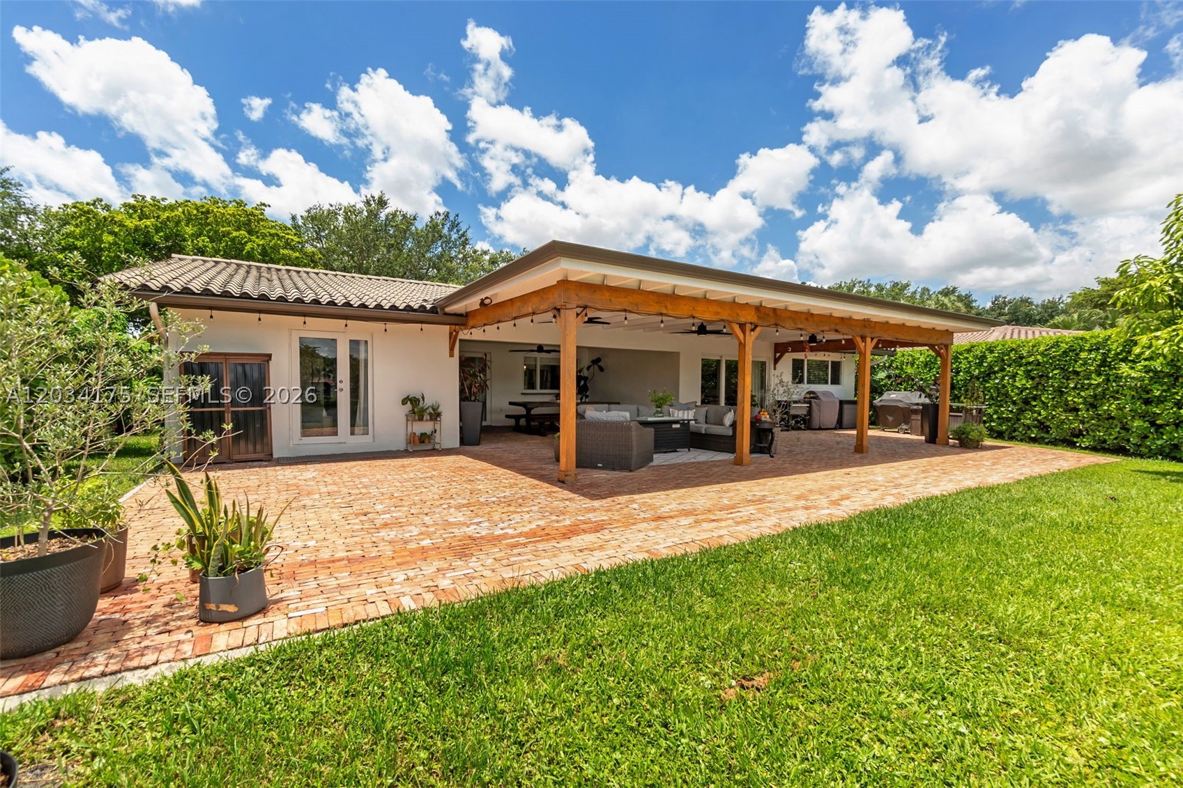 MIAMI LAKES-LAKE GLENN EL - Residential