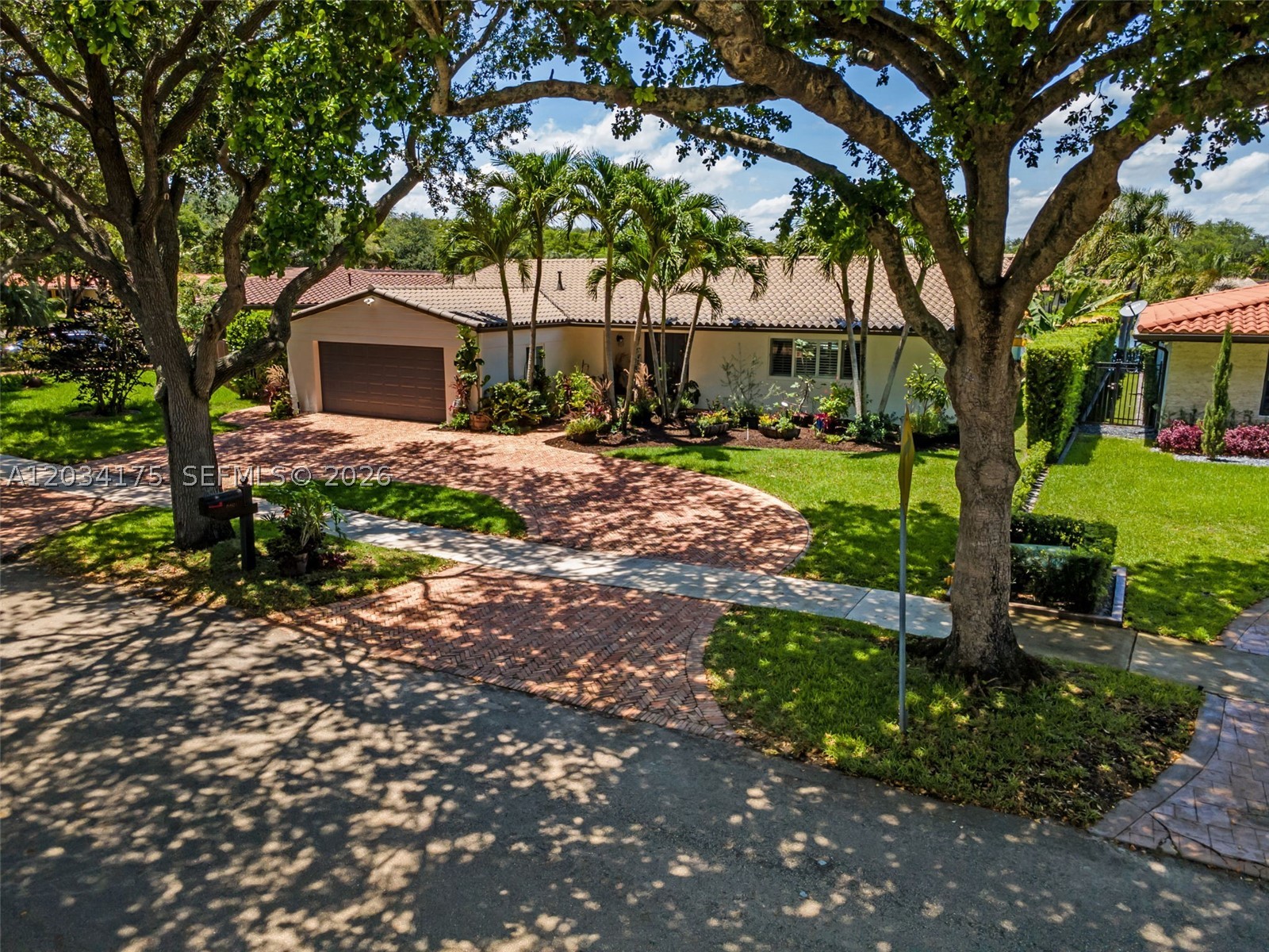 MIAMI LAKES-LAKE GLENN EL - Residential