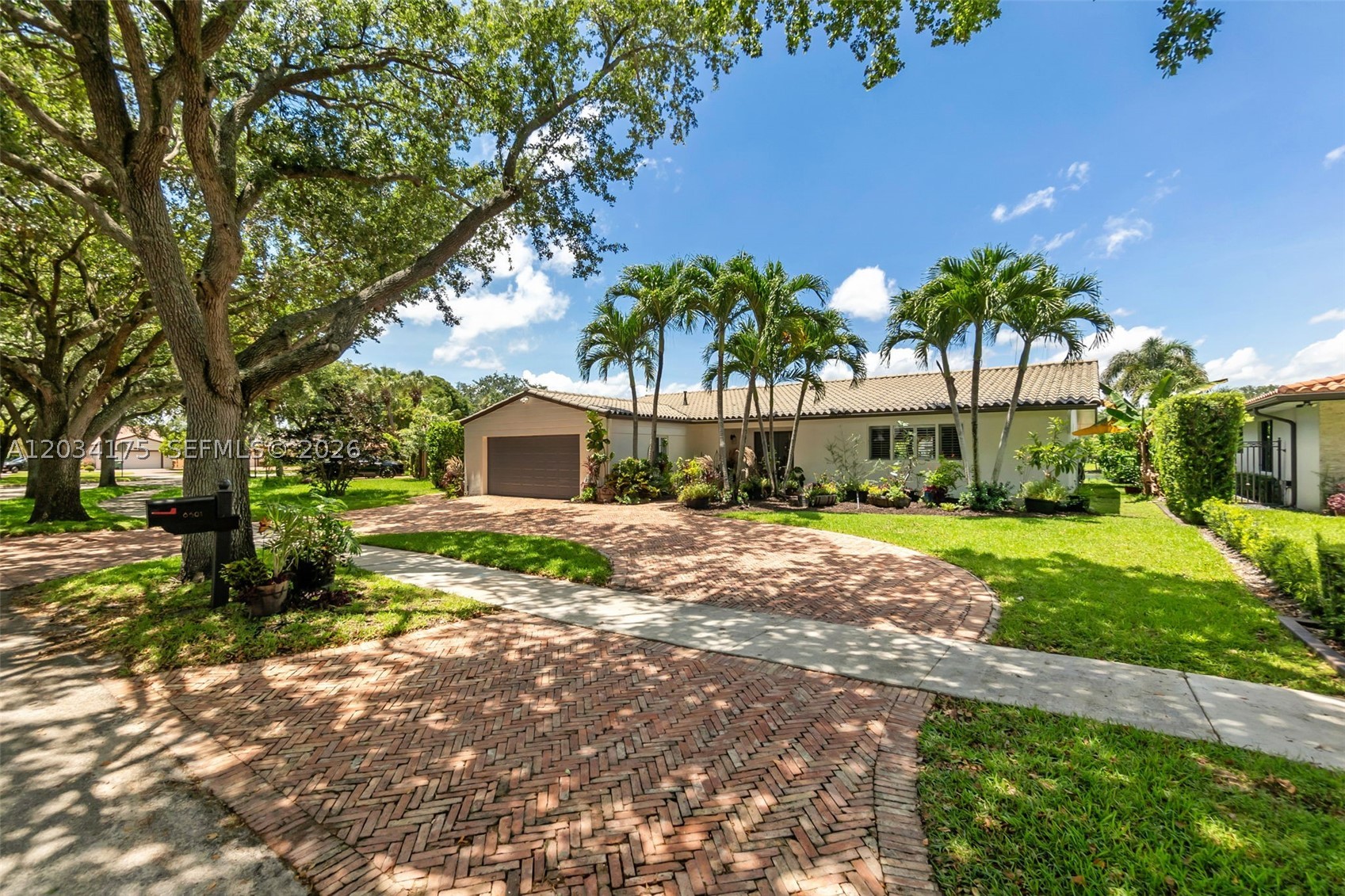 MIAMI LAKES-LAKE GLENN EL - Residential