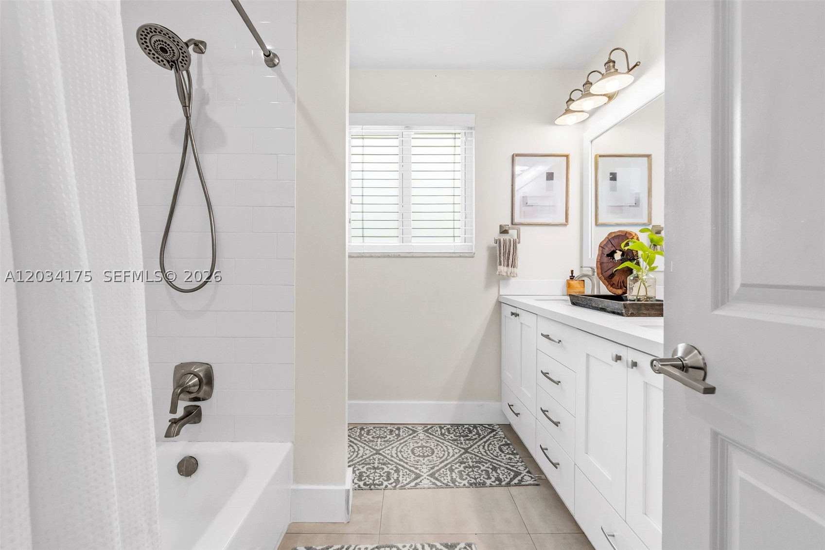 MIAMI LAKES-LAKE GLENN EL - Residential