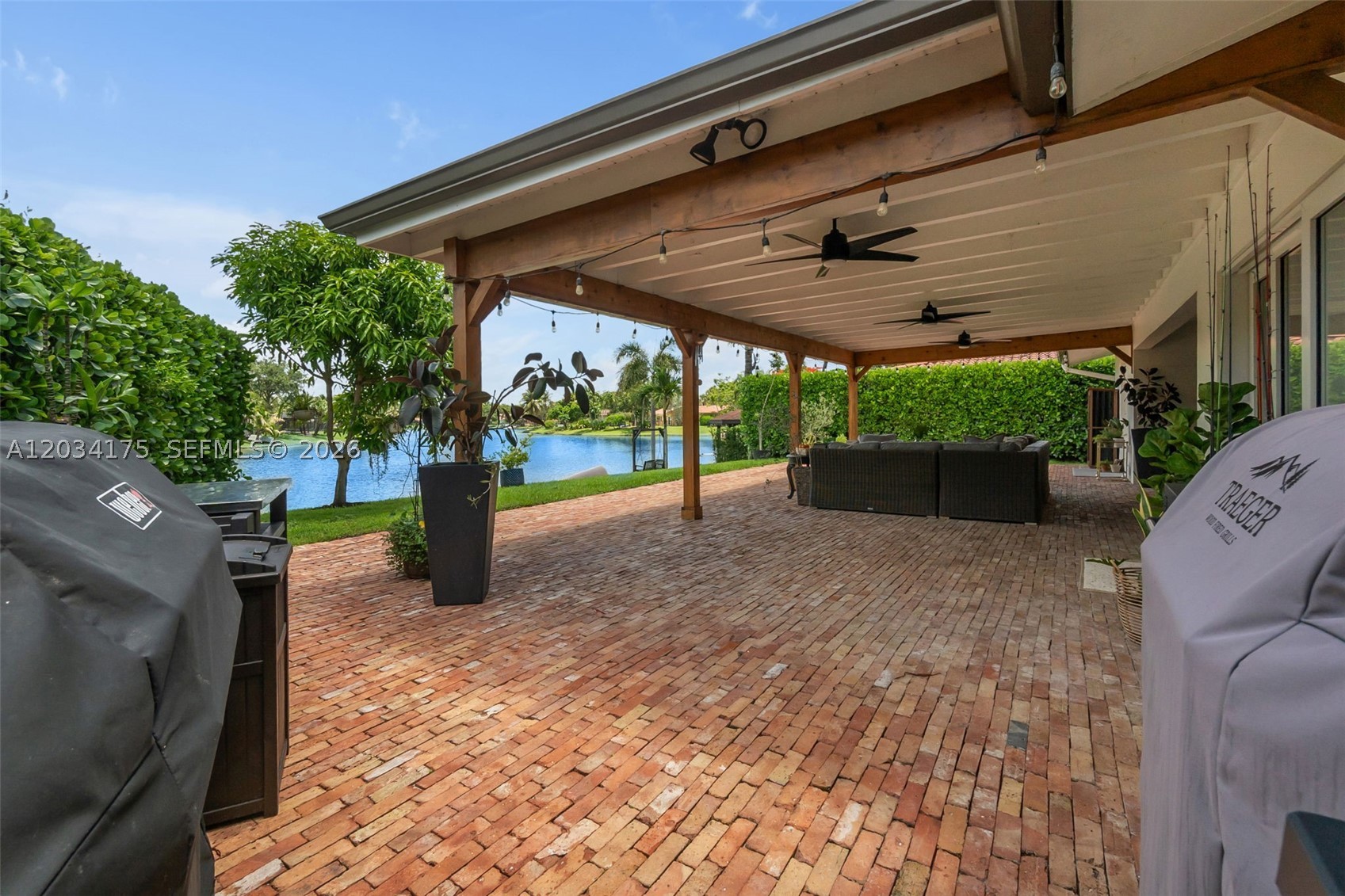 MIAMI LAKES-LAKE GLENN EL - Residential