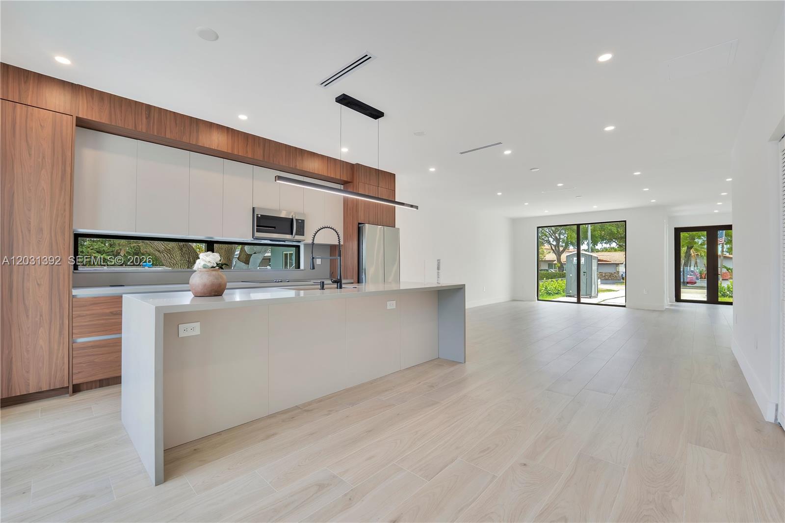 HOLLYWOOD TERRACE - Residential