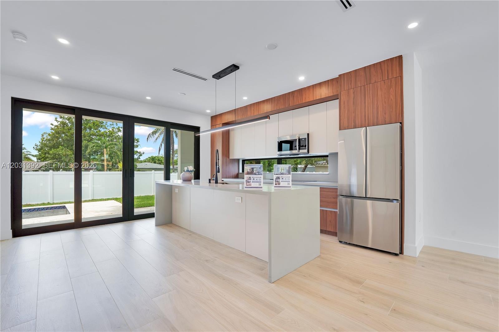 HOLLYWOOD TERRACE - Residential