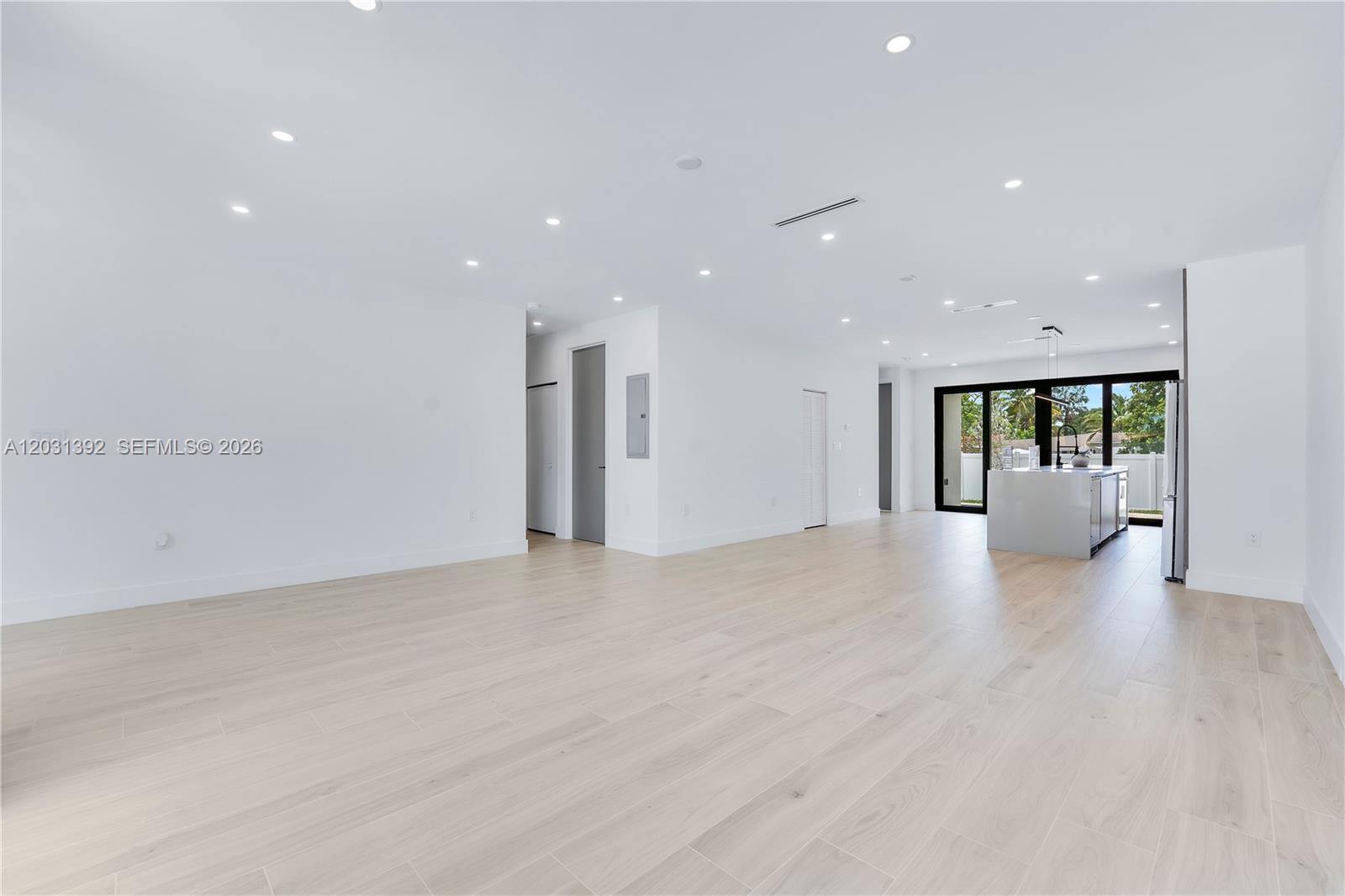 HOLLYWOOD TERRACE - Residential