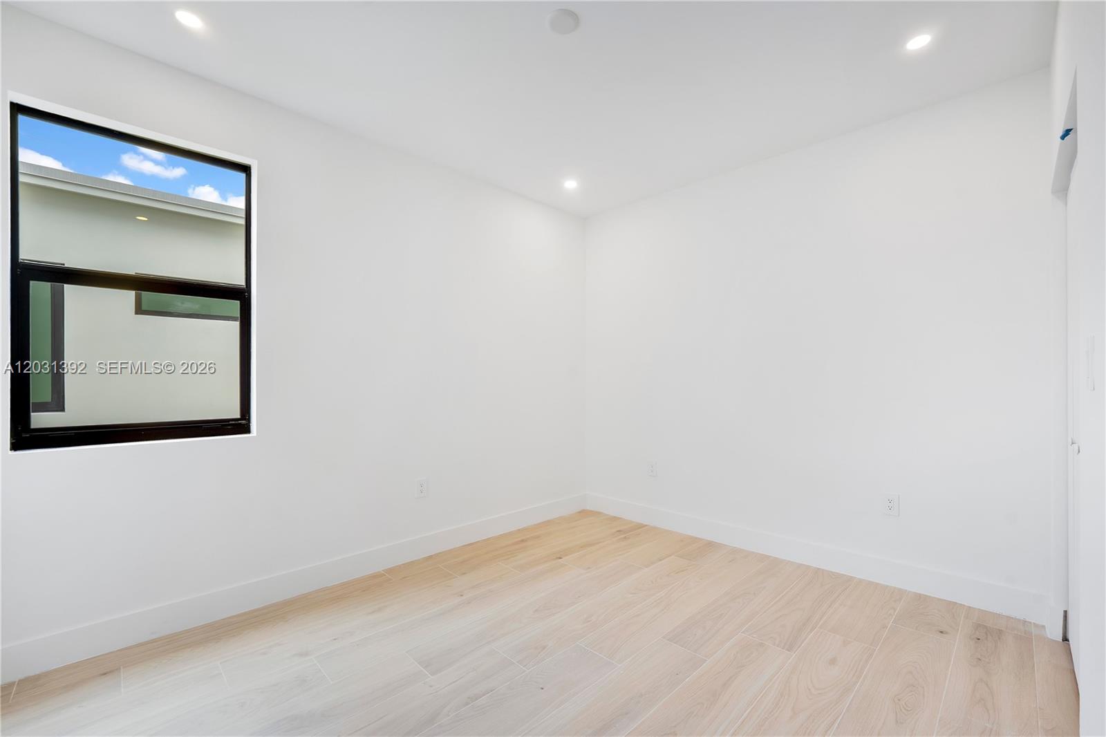 HOLLYWOOD TERRACE - Residential
