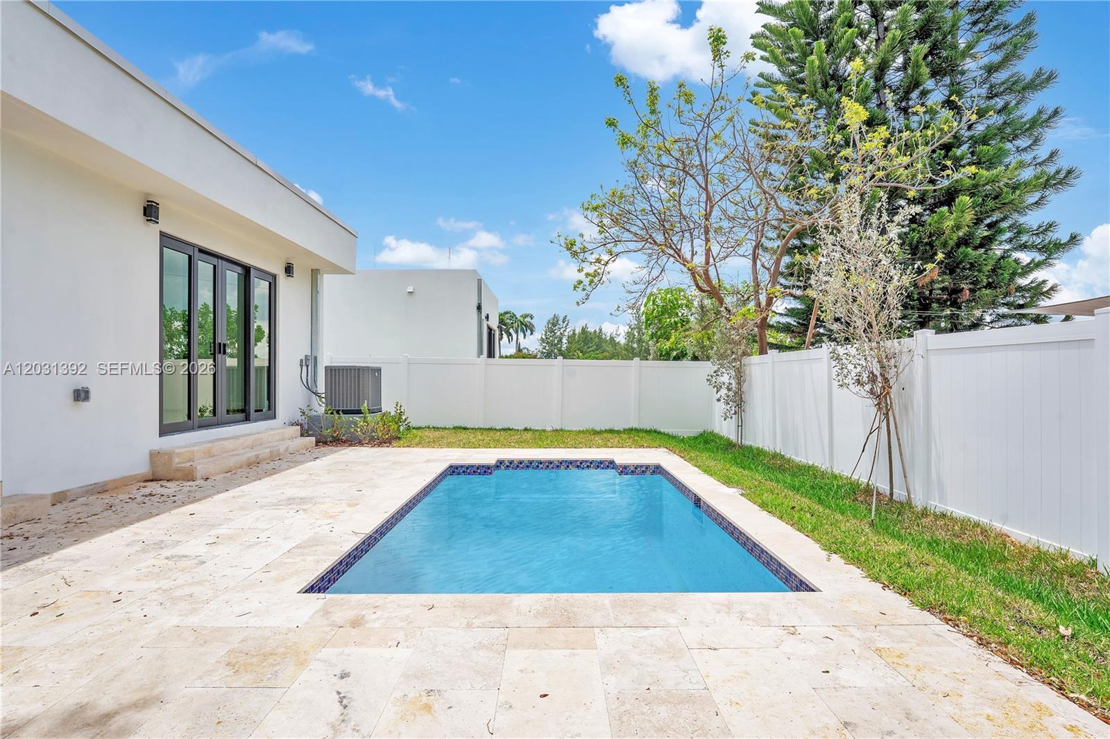 HOLLYWOOD TERRACE - Residential