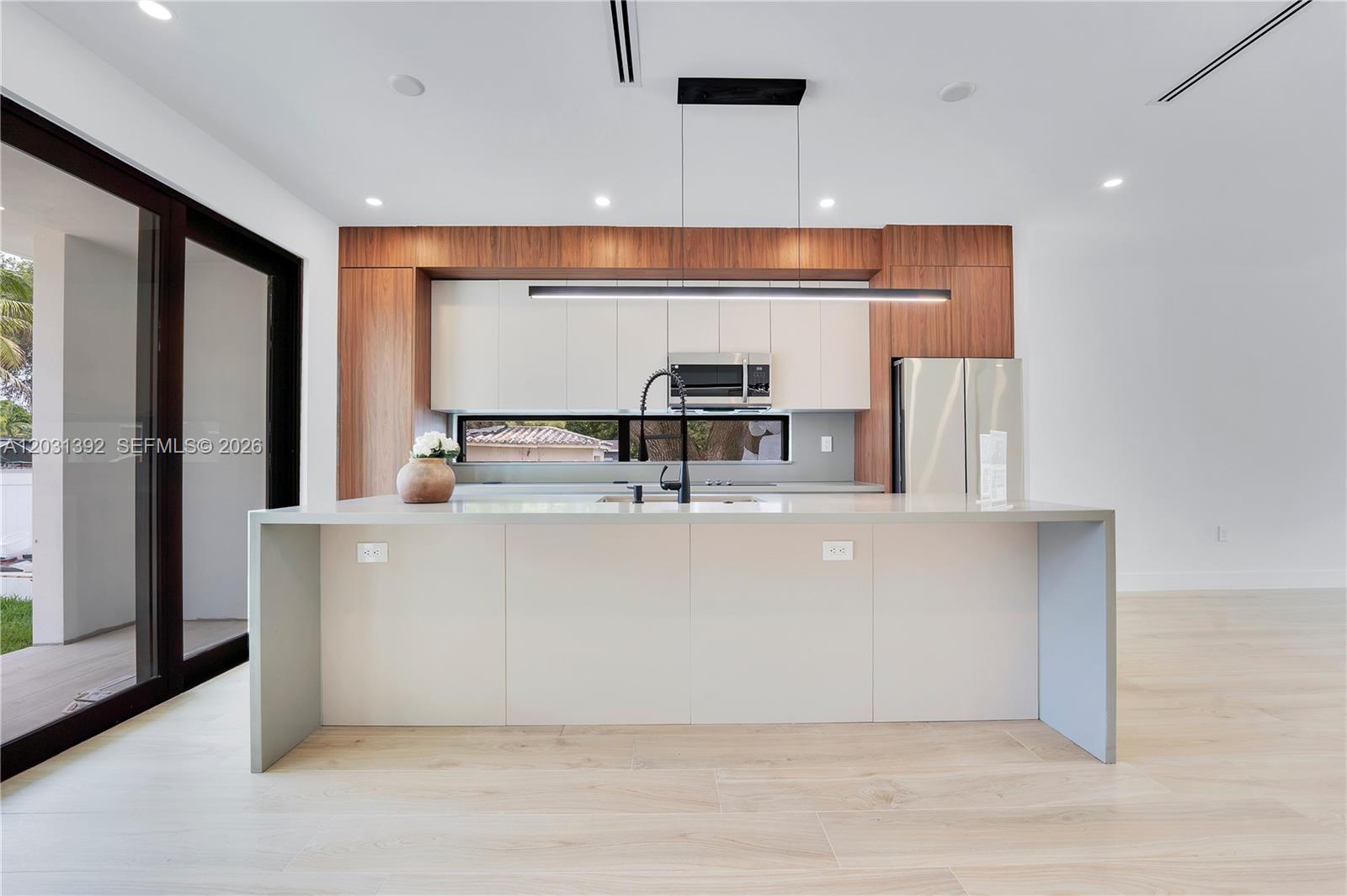 HOLLYWOOD TERRACE - Residential