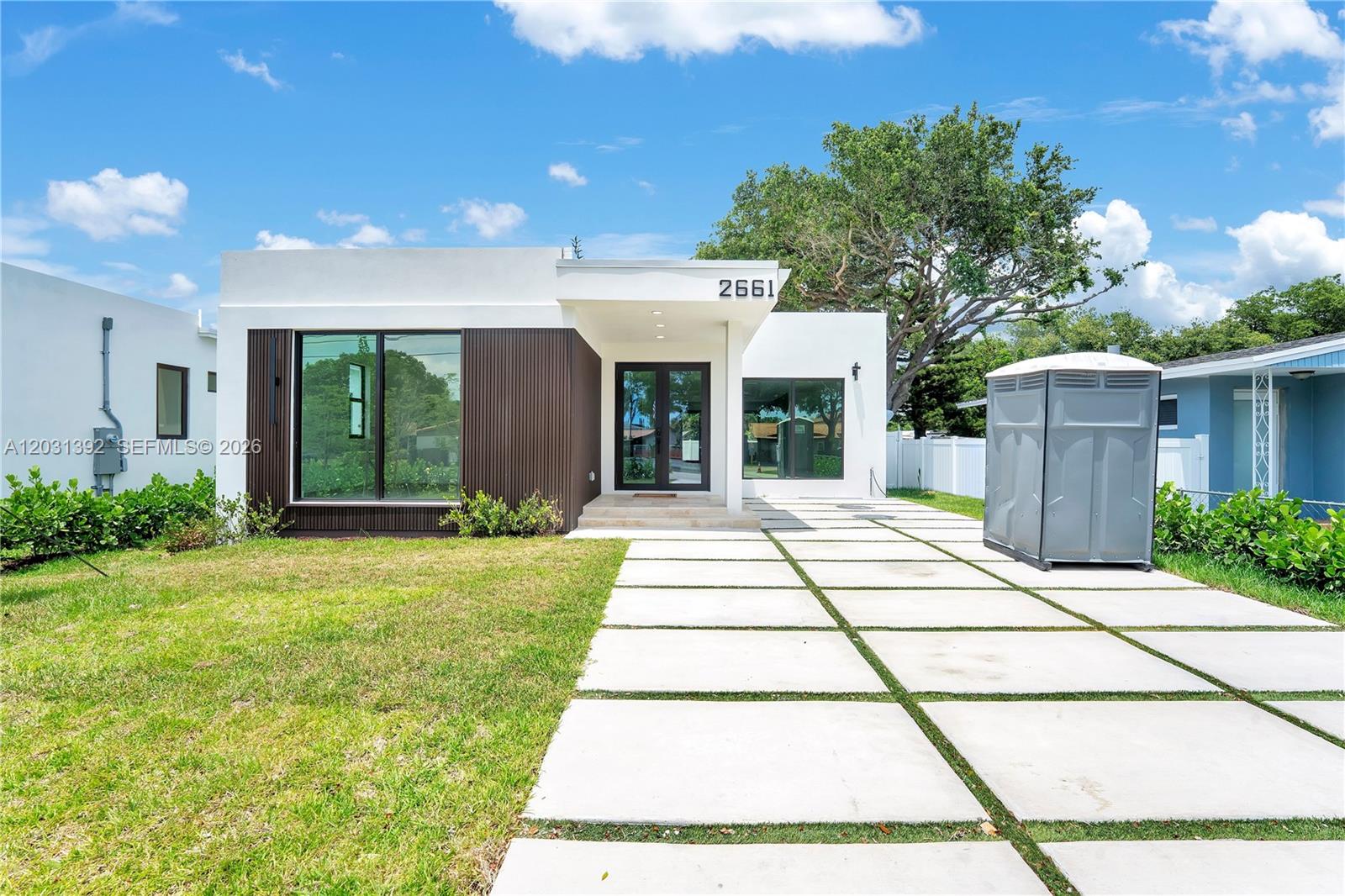 HOLLYWOOD TERRACE - Residential