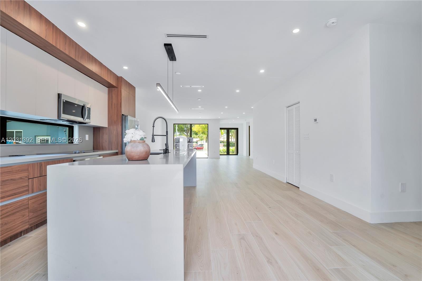 HOLLYWOOD TERRACE - Residential