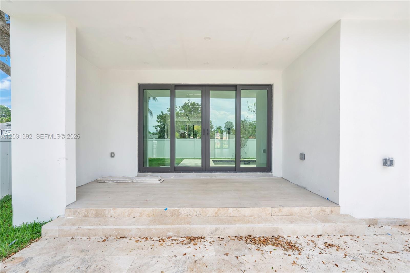 HOLLYWOOD TERRACE - Residential